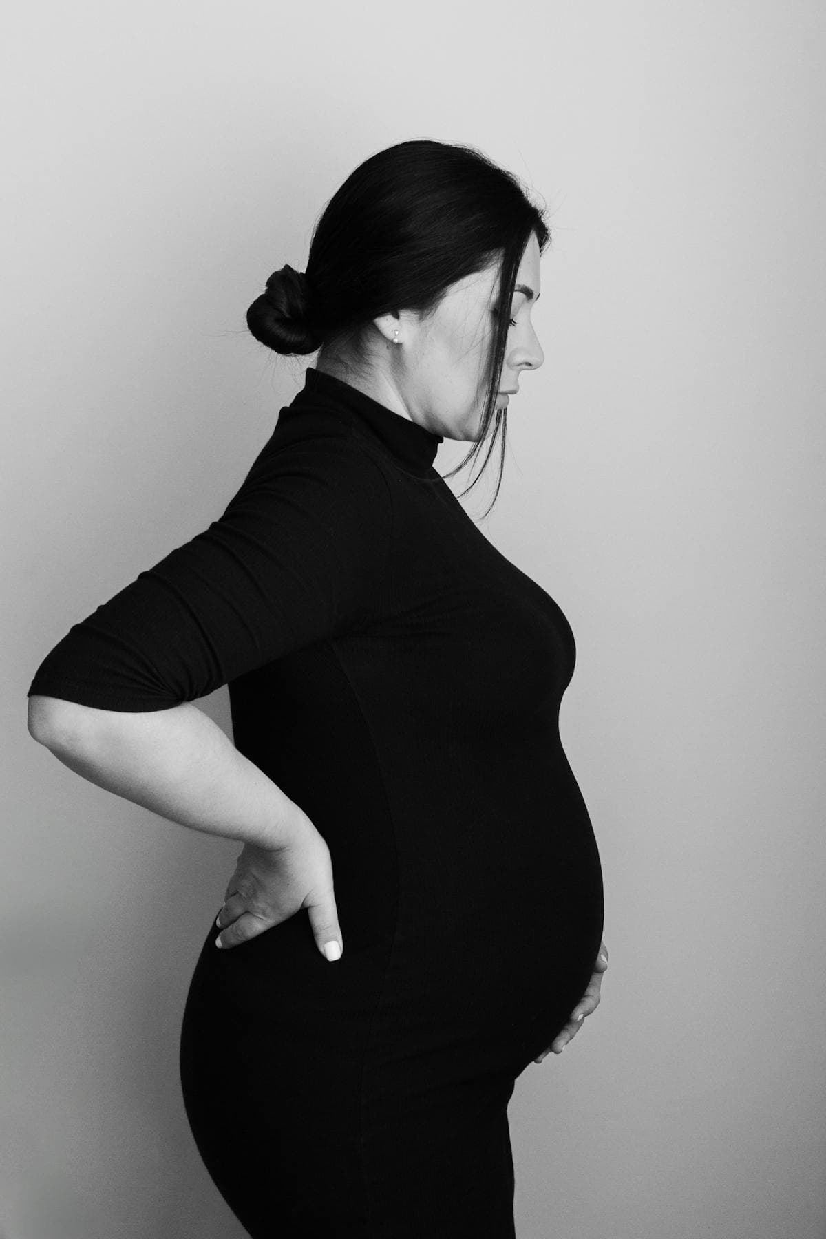 Maternity Photos: When to Book, What to Wear, and Everything You Need to Know