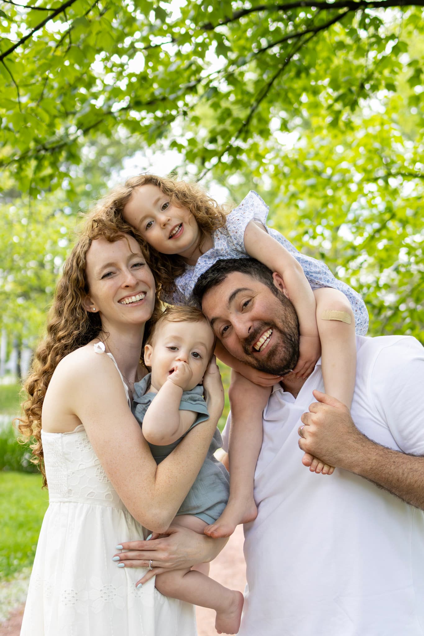 Family session at Keay Nature Center in Wilmette